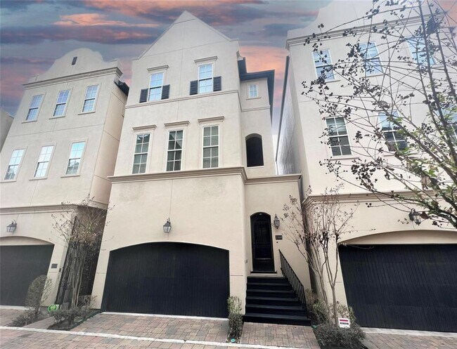 Building Photo - 1368 W 25th St