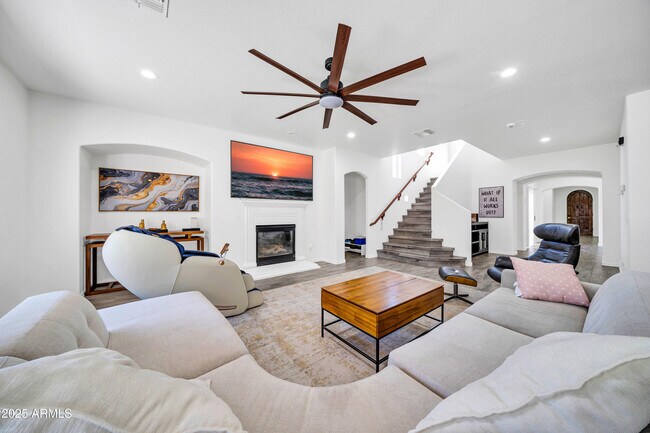 Building Photo - 7149 W Avenida Del Sol