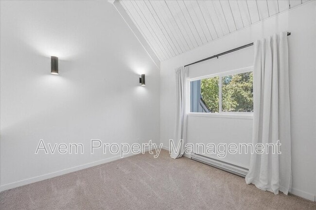 Building Photo - 4 Touchstone Dr