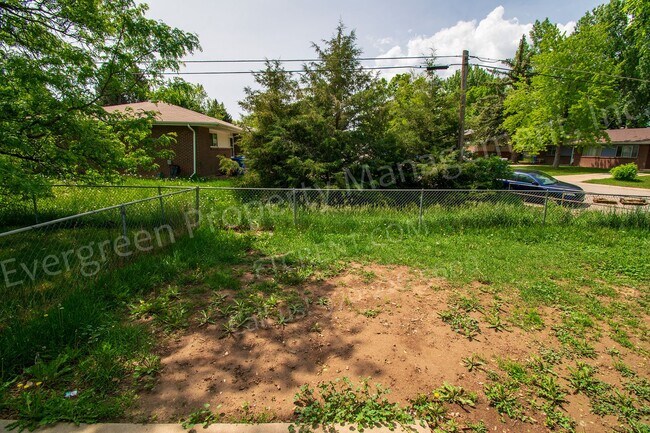 Building Photo - 2439 Clearview Ave