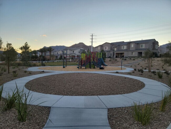 Building Photo - Stunning  4 Bedroom Townhome