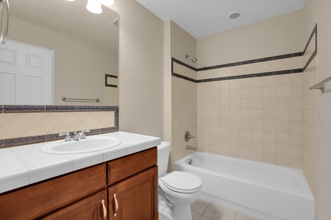 Building Photo - Amazing 5-bedroom, 3-bath, 2 car garage in...