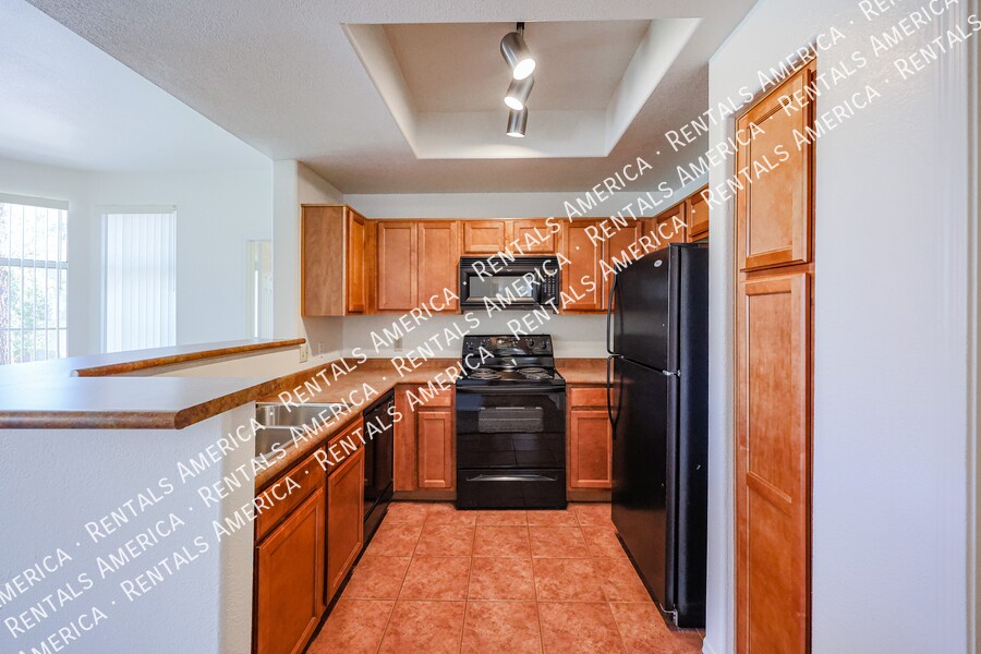 Building Photo - 3830 E Lakewood Pkwy E