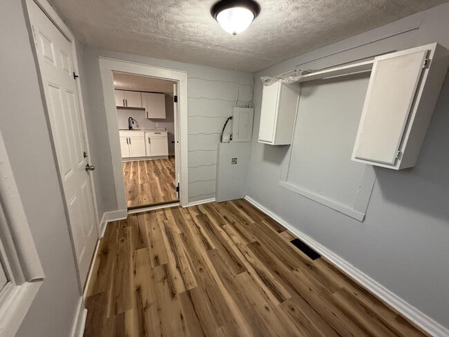 Building Photo - 127 4th St