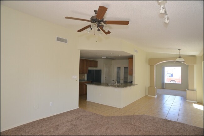Building Photo - 10045 Paloma Dr