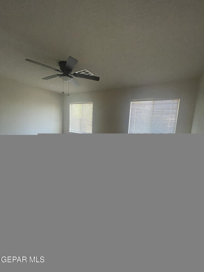 Building Photo - 1832 Shreya St