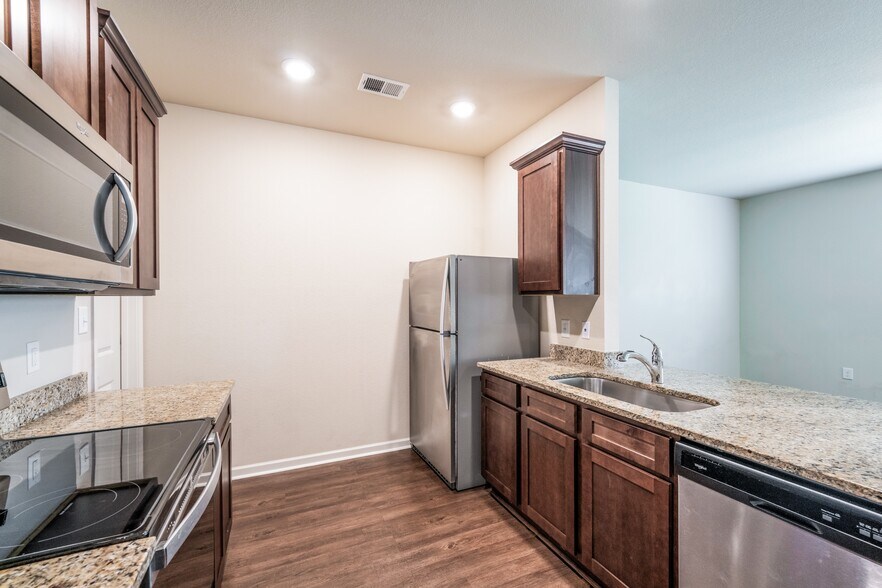 Building Photo - 6109 Rainbow Row