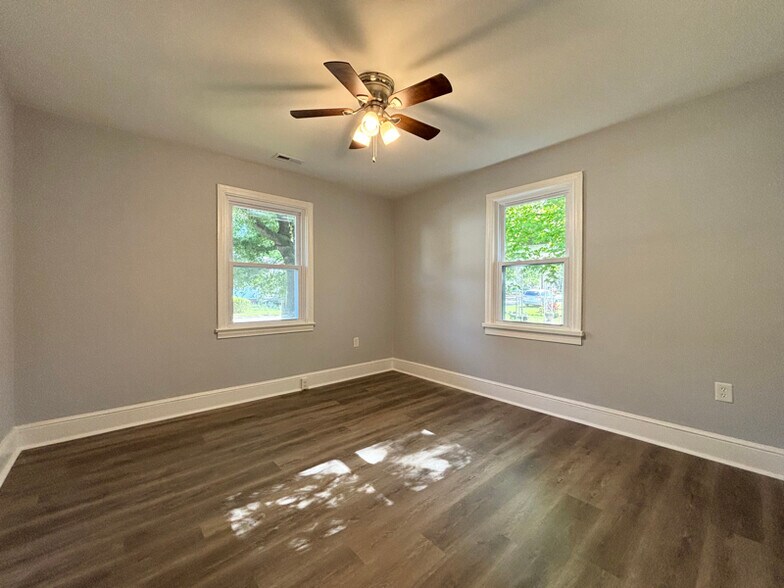 Building Photo - 2311 Richmond Ave