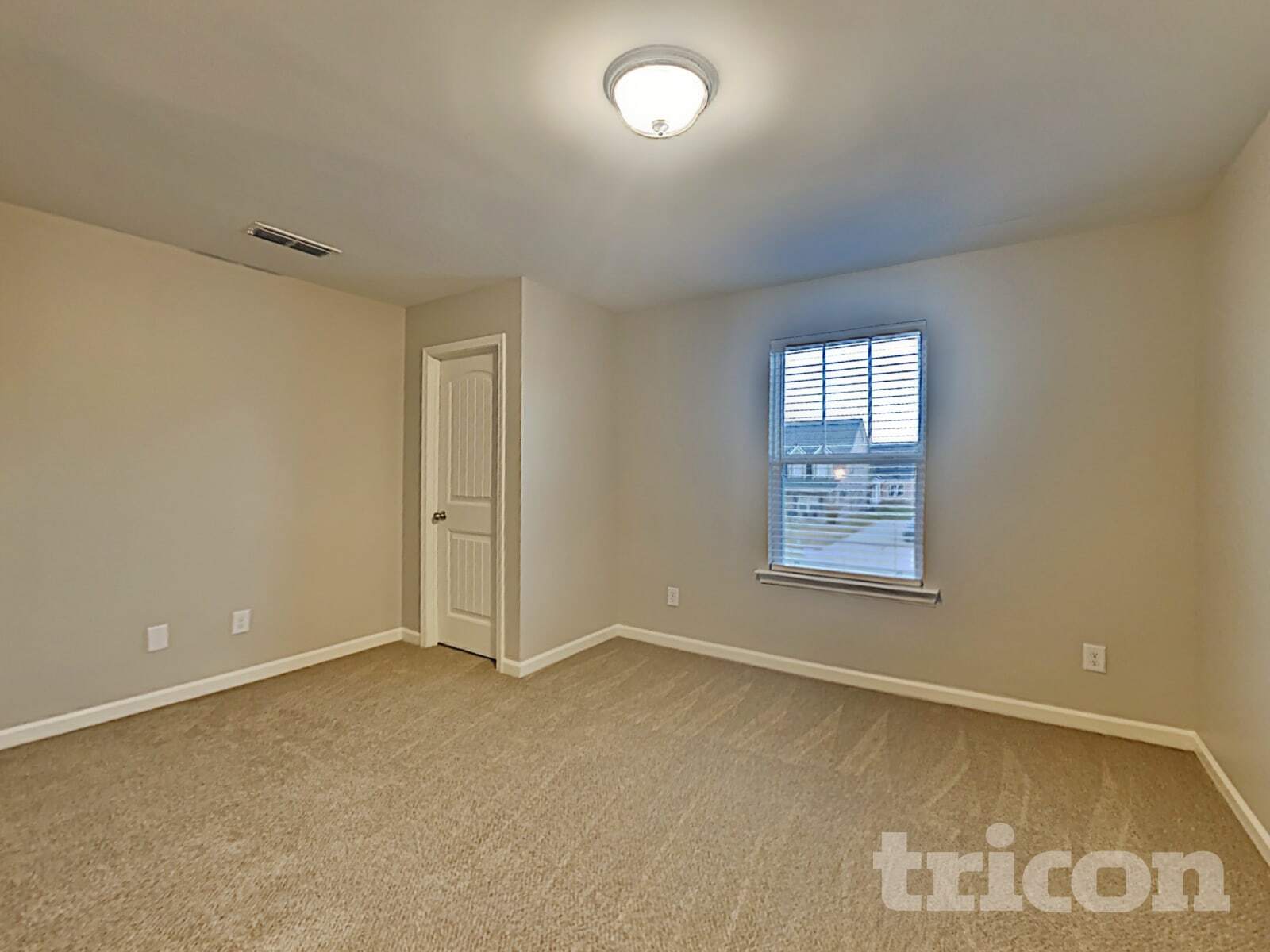 Building Photo - 604 Eagle View Dr