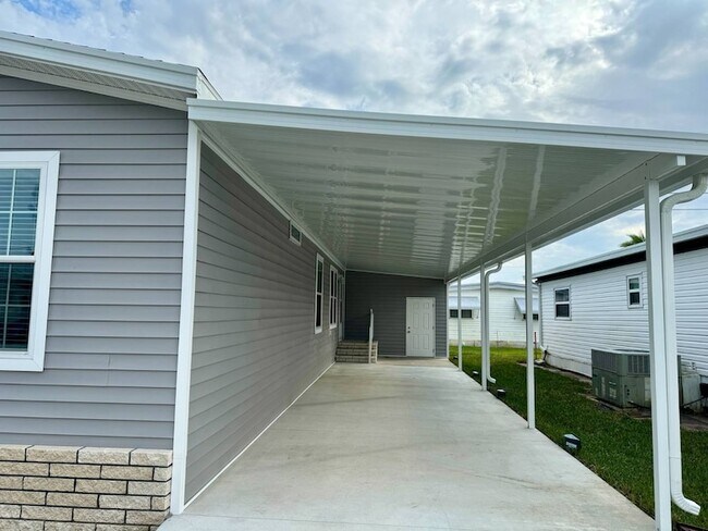 Building Photo - 1283 Jamestown Dr