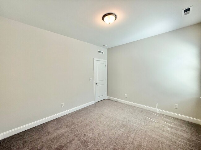 Building Photo - Stunning 5BD, 3BA Raleigh Home Within the ...