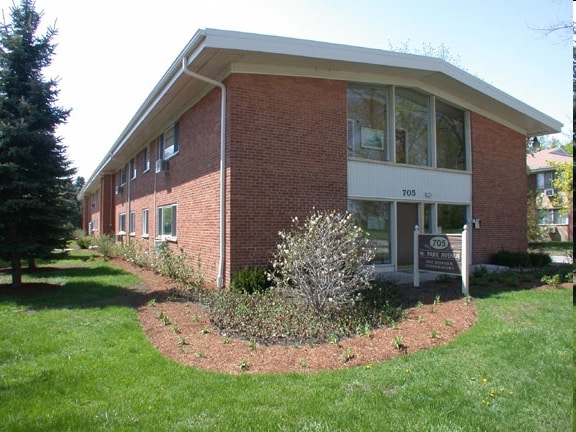 Building - 705 W Park Ave