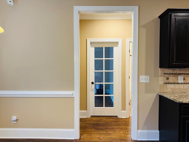 Building Photo - 3658 Pleasants Ridge Dr