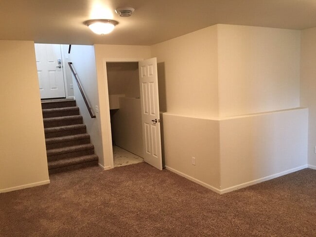 Building Photo - 3 Bed 3 Bath Twin Home