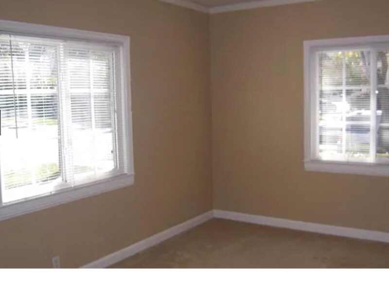 Building Photo - 1516 Hillside Dr