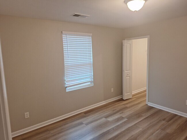 Building Photo - Wonderful Two Story Four Bedroom Home in Northeast Columbia!