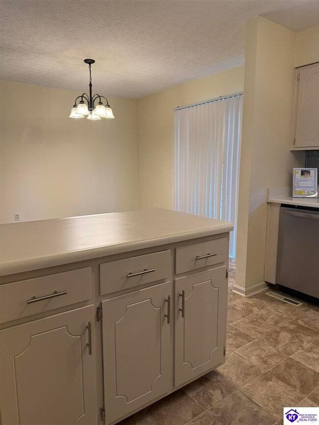 Building Photo - 105 Candy Ct