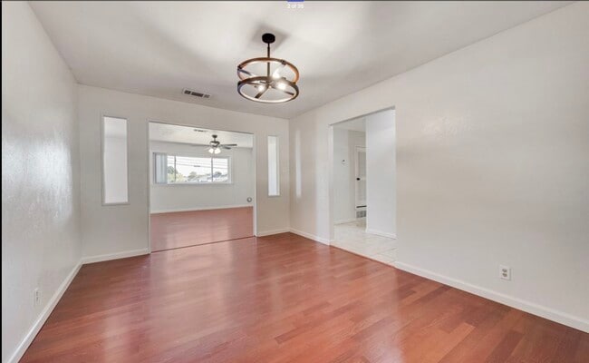 Building Photo - 411 Yorkshire Dr