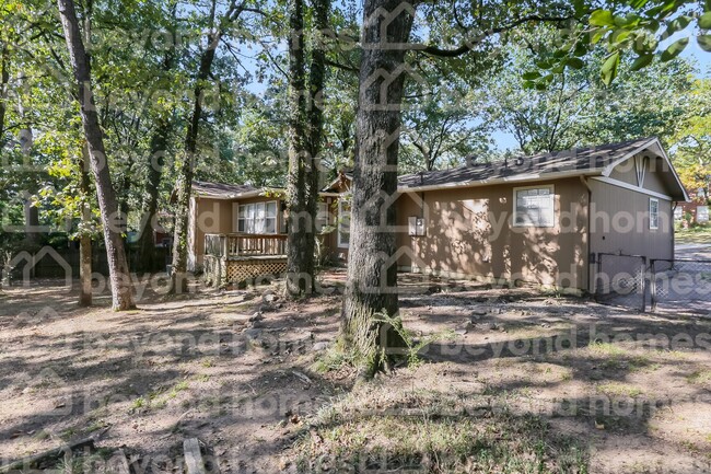 Building Photo - This Cozy 3 bedroom / 2 full bath and1,950...