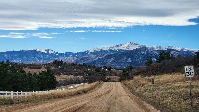 Building Photo - 1020 Walsen Rd