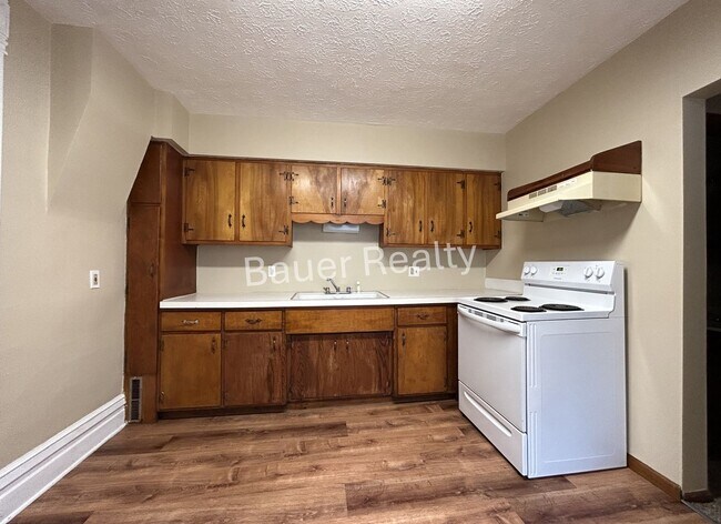 Building Photo - 313 Woodland Ave