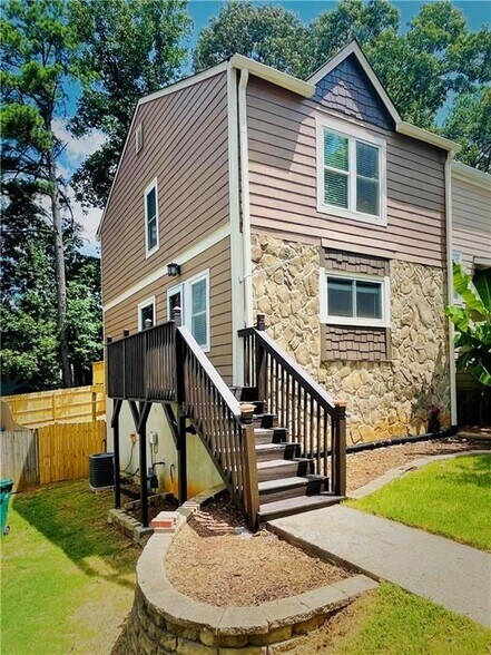 Building Photo - 1330 Ridgecrest Ln SE