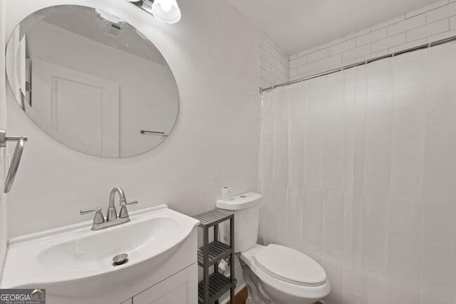 Building Photo - 636 Francis Pl NW