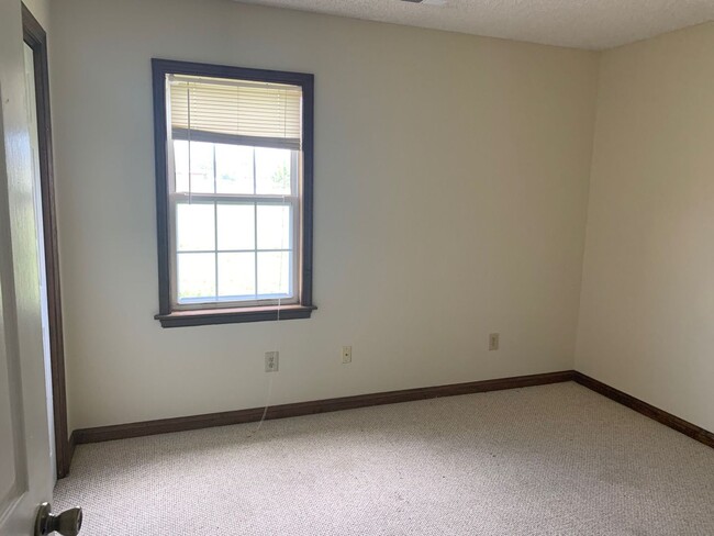 Building Photo - Beautiful home located right outside City Limits - COMING SOON