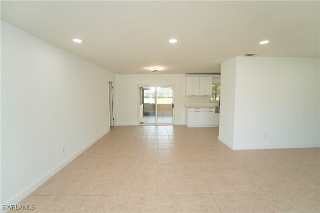 Building Photo - 2701 6th St W