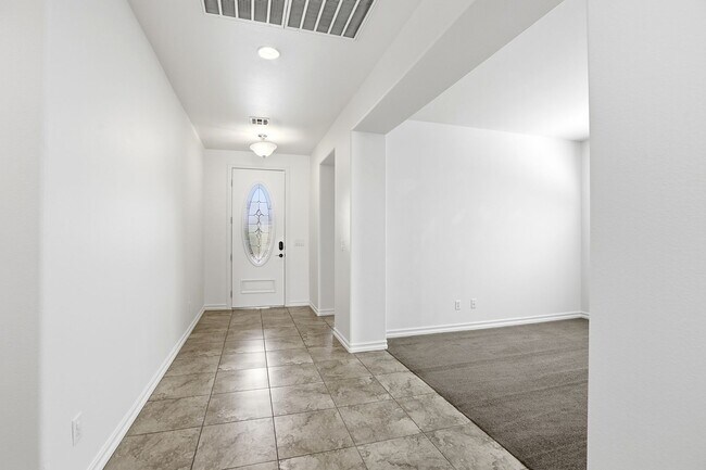 Building Photo - Single Story Stunner in Silverado Ranch!