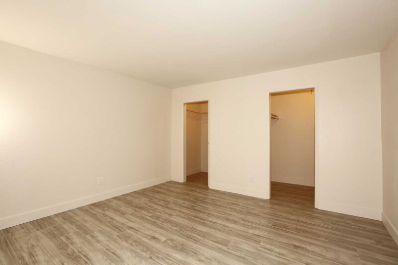 Building Photo - 4950 N Miller Rd