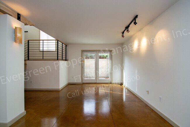 Building Photo - 419 W Mountain Ave