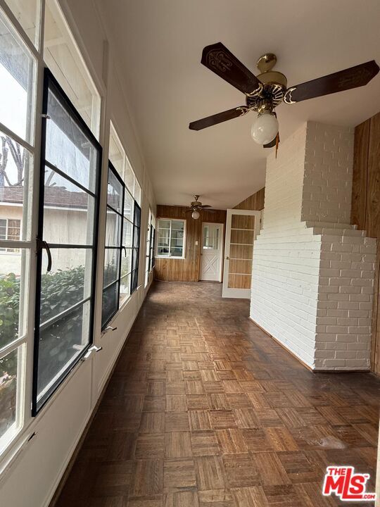 Building Photo - 15471 Victory Blvd