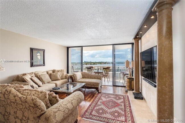 Building Photo - 18021 Biscayne Blvd