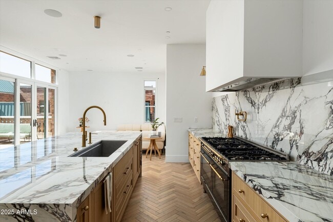 Building Photo - 54 W Palm Ln