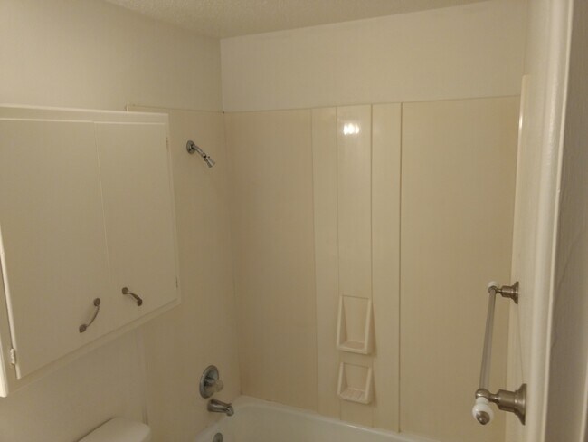 Building Photo - Updated and clean in quiet neighborhood.