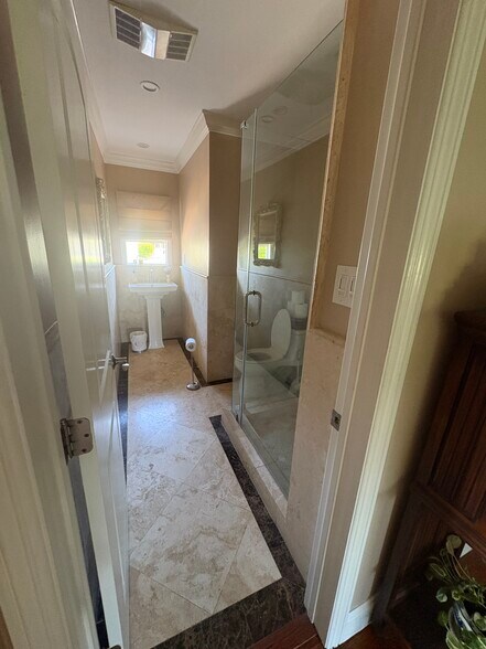 Building Photo - 5327 Valley Ridge Ave