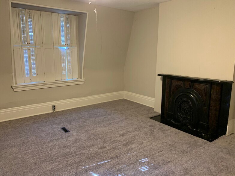 Building Photo - 114 Parker St