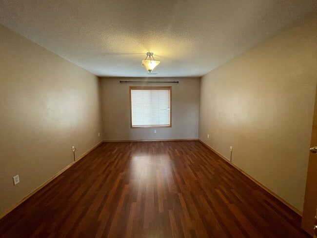 Building Photo - Two Story in Salmon Creek!