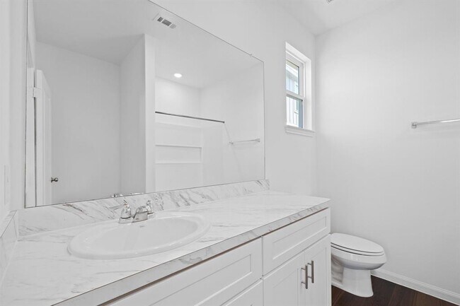 Building Photo - 25849 Hedgerow Dr