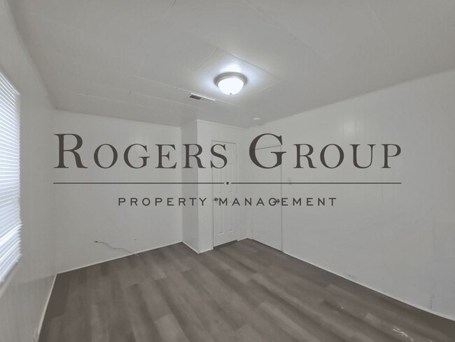 Building Photo - 926 Gay St