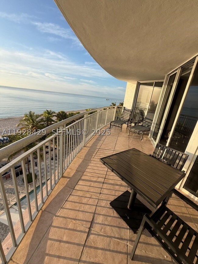 Building Photo - 17375 Collins Ave