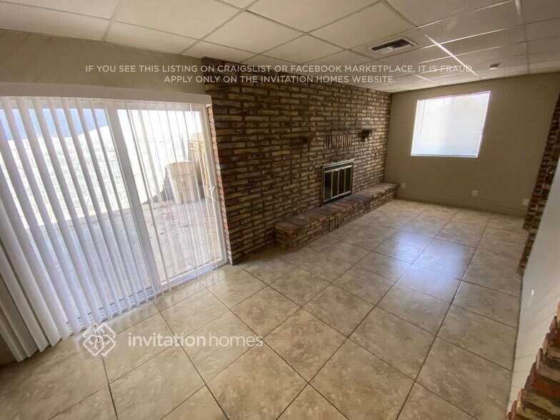 Building Photo - 4424 W Caron St