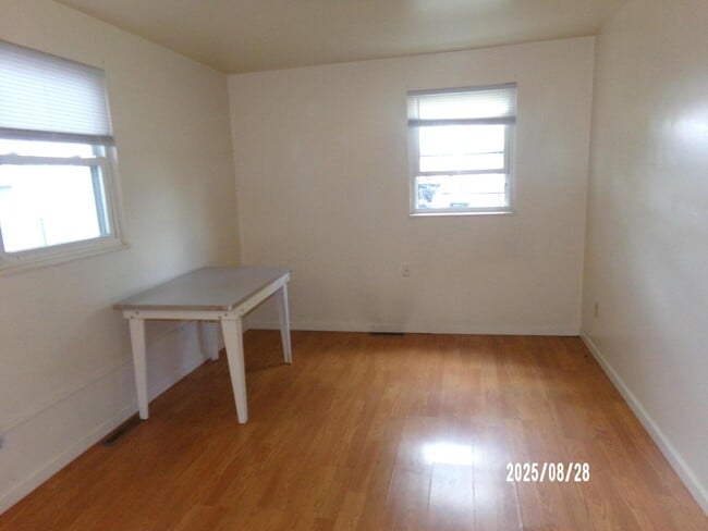 Building Photo - 1115 Walters St