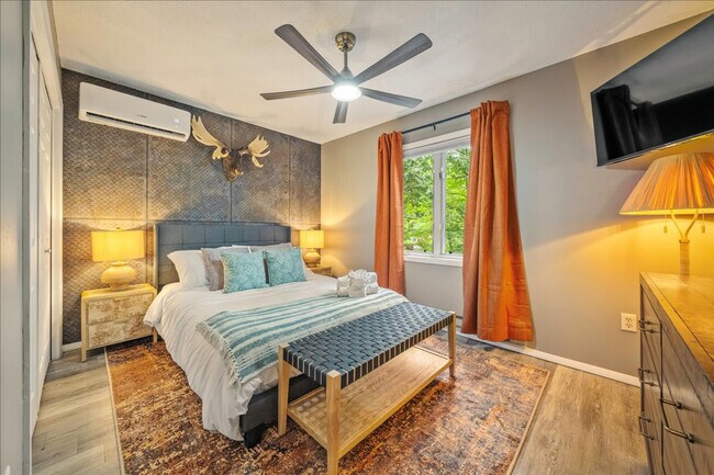 Building Photo - 1825 Jennifer Dr