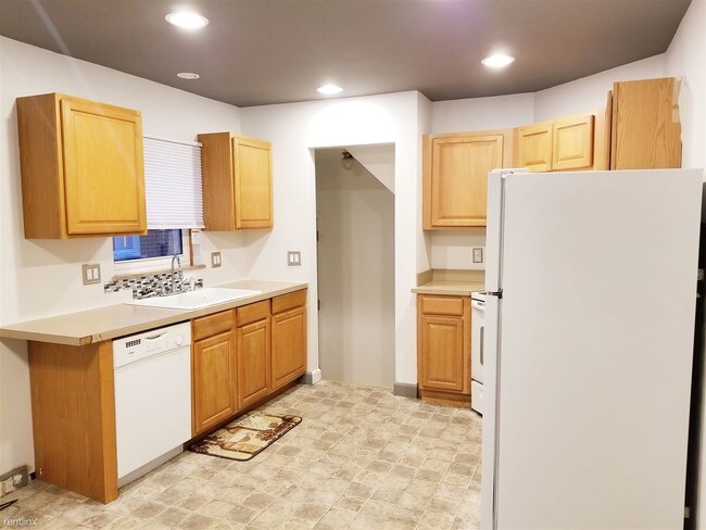 Building Photo - 22755 Courtland Ave