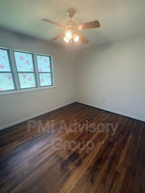 Building Photo - 6604 Meadowdale Dr