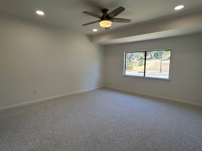 Building Photo - Spacious Newly Remodeled Townhome in Bonsa...