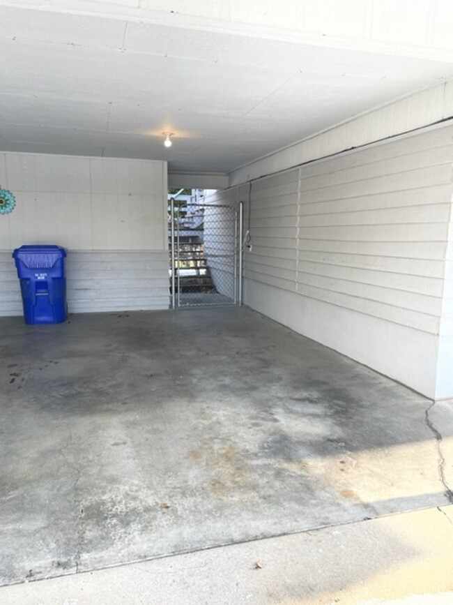 Building Photo - 2 Bedroom, 1.5 Bath Townhouse
