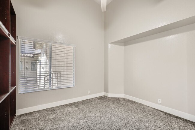 Building Photo - Discover this spacious and well-appointed 2-bedroom + office/den, 2-bath condo located in the hig...